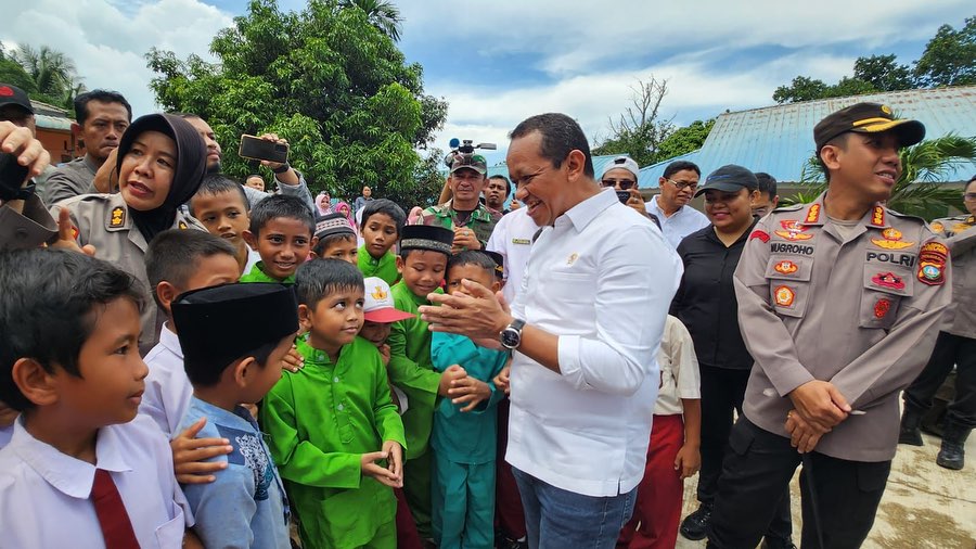 Menteri Investasi Bahlil Lahadalia saat berkunjung ke Pulau Rempang (instagram.com/Bahlillahadalia)