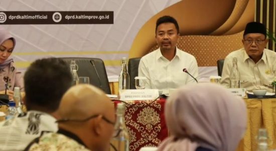 Rapat terkait optimalisasi dan sinkronisasi kinerja Dewan Perwakilan Rakyat Daerah (DPRD) Kaltim yang dipimpin oleh Ketua Komisi I DPRD Kaltim Baharuddin Demmu (dprdkaltim)