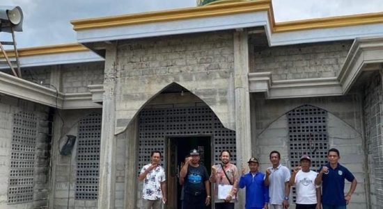Anggot DPRD Kaltim Ekti Imanuel salurkan bantuan ke rumah ibadah (Foto: intagram.com/ektiimanuel.official)