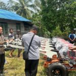 Wakil Ketua DPRD Kaltim, Seno Aji menyerahkan bantuan traktor kepada kelompok tani (dok: Pribadi)