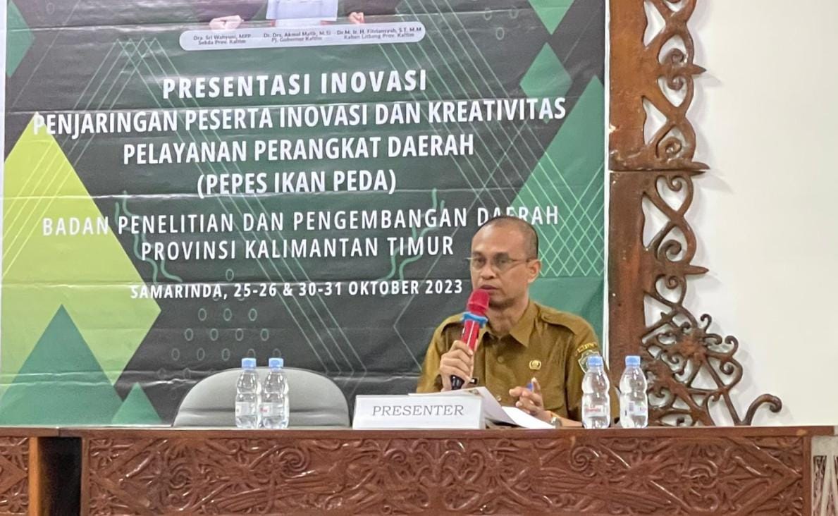 Kepala Dinas Perkebunan Kalimantan Timur saat presentasi Inovasi penjaringan peserta inovasi dan kreativitas pelayanan perangkat daerah (dok: Disbun Kaltim)