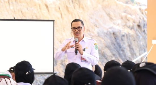Kapala Dinas Komunikasi dan Informatika Kalimantan Timur Muhammad Faisal saat menyajikan materi tentang digitalisasi di Bumi Perkemahan Pramuka Bebaya (dok: Faisal_samarinda)