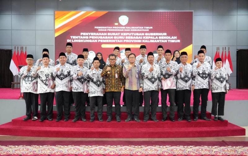Penjabat Gubernur Kalimantan Timur Akmal Malik lantik 20 kepala sekolah (dok: Provkaltim)