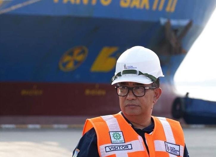 Pj Gubernur Kaltim Akmal Malik saat melakukan kunjungan ke pelabuhan peti kemas Balikpapan