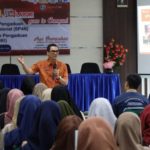 Kepala Dinas Komunikasi dan informatika Provinsi Kalimantan Timur Muhammad Faisal saat sajikan materi (dok: Faisal_samarinda)