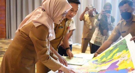 Sekretaris Daerah Kalimantan Timur Sri Wahyuni dalam FGD terkait Identifikasi Lahan dan Hilirisasi Industri di Kaltim (dok: Yunita Indrasari)