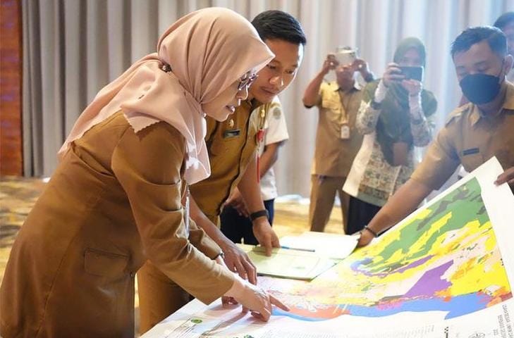 Sekretaris Daerah Kalimantan Timur Sri Wahyuni dalam FGD terkait Identifikasi Lahan dan Hilirisasi Industri di Kaltim (dok: Yunita Indrasari)