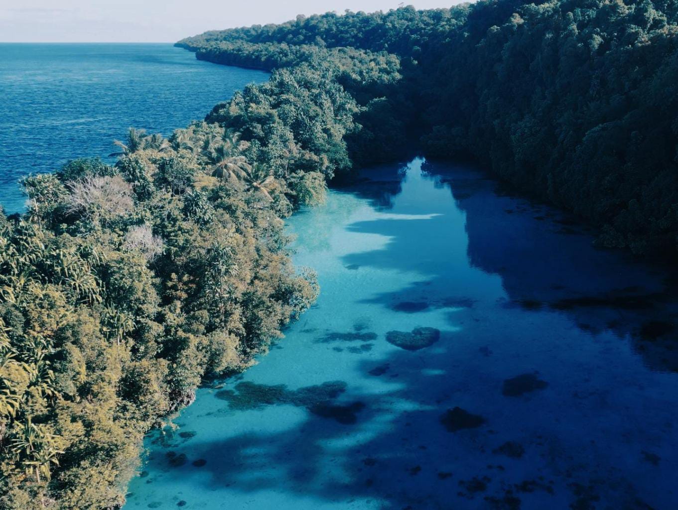 Laguna Kehe Daing yang terletak di Pulau Kakaban