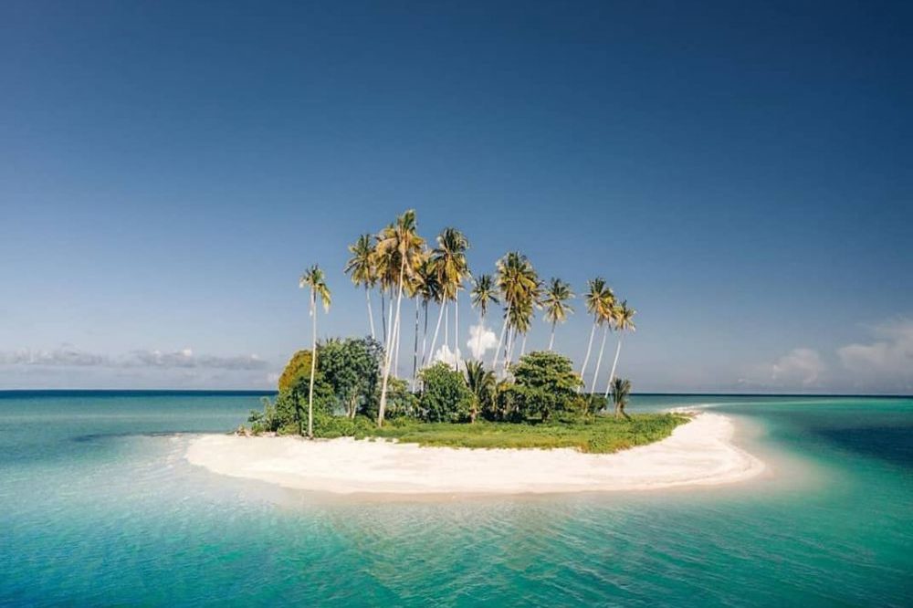 Pesona Pulau Manimbora yang dijuluki Pulau Spongebob. (Ig/alamsemesta)