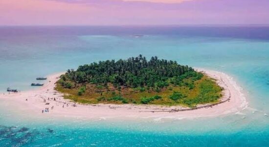 Panorama Pulau Kaniungan di Berau, Kalimantan Timur. (wonderful.destinasi.ina)