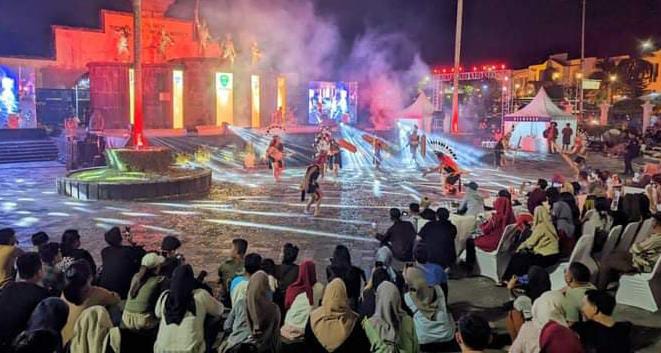 Dispar Kaltim suguhkan pertunjukkan asli dari Kaltim dalam acara Festival IKN untuk Indonesia dan Launching Calendar of Event (CoE) Kaltim 2024 di Benteng Vredenburd Yogyakarta.