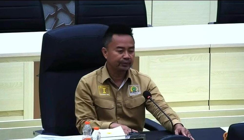 Legislator Benua Etam Baharuddin Demmu saat menyampaikan keresahannya dalam Rapat Paripurna