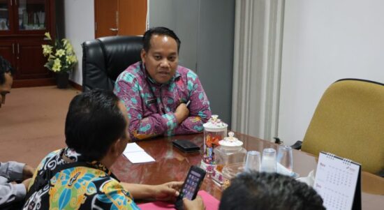 Disbudpar PPU menggelar rapat persiapan Penajam Paser Utara Festival 2023 yang di hadiri Asisten II Bidang Perekonomian dan Pembangunan Setkab PPU, Nicko Herlambang di ruang kerjanya, Kamis (09/11).