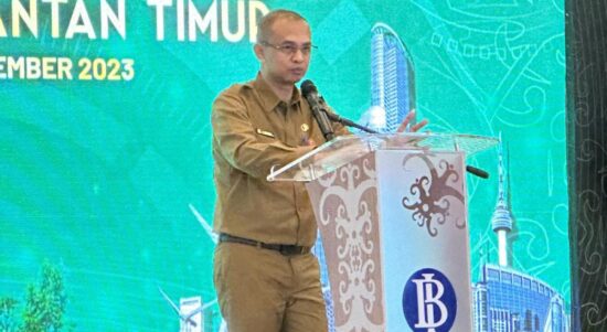 Kepala Dinas Perkebunan Provinsi Kalimantan Timur dalam Seminar Nasional Potensi Monetisasi Penurunan Emisi Karbon Kaltim.