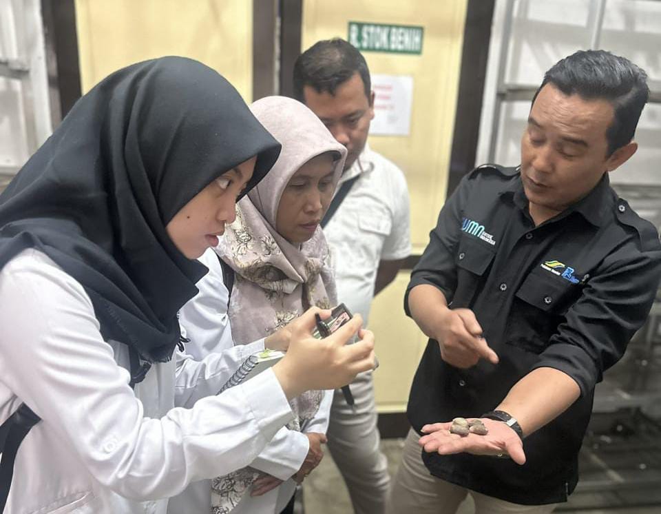Konsultasi dan Koordinasi Pengawasan Peredaran Benih, Sertifikasi dan Sistem Manajemen ISO di Balai Besar Perbenihan dan Proteksi Tanaman Perkebunan dan Pusat Penelitian Kelapa Sawit Medan, Sumatera Utara. (dok. Pribadi)