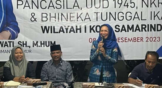 Wakil Ketua Komisi IV DPRD Kalimantan Timur Puji Setyowati menggelar Sosialisasi Wawasan Kebangsaan (dok: Pribadi)