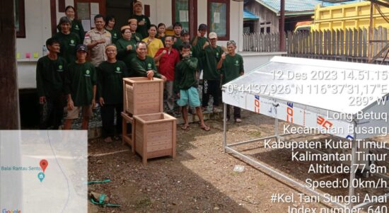 Dinas Perkebunan Provinsi Kalimantan Timur serahkan bantuan kepada kelompok Tani Sungai Anai (dok: Disbunkaltim)