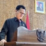 Legislator Kutim Kajan Lahan, mewakili Fraksi Nasdem, memaparkan angka-angka penting yang menggambarkan proyeksi keuangan daerah di tahun mendatang.