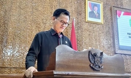 Legislator Kutim Kajan Lahan, mewakili Fraksi Nasdem, memaparkan angka-angka penting yang menggambarkan proyeksi keuangan daerah di tahun mendatang.