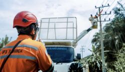 PLN Unit Induk Distribusi (UID) Kalimantan Timur dan Kalimantan Utara (Kaltimra) melalui Tim PDKB (Pekerjaan Dalam Keadaan Bertegangan) menggelar kegiatan Bhakti PDKB