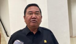 Wakil Ketua DPRD Kaltim, Ekti Imanuel. TEKAPEKALTIM/Raf).
