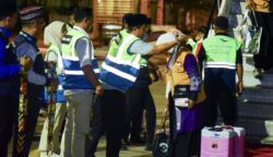 Jemaah Haji tahun 2025 kloter pertama tiba di Bandar Udara Internasional Sultan Aji Muhammad Sulaiman (SAMS) Sepinggan Balikpapan, Senin 16 Juni 2025, malam.