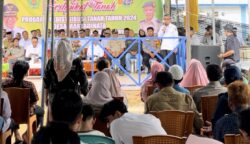 Bupati Kutim saat kunjungi Kampung Sidrap (dok: seruya)
