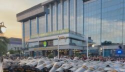 Koalisi Pers Kalimantan Timur mengecam keras tindakan intimidasi, represif, serta penghapusan data terhadap wartawan saat meliput aksi 214 di Kebugernuran Kaltim. Peristiwa ini merupakan bentuk pembungkaman kerja jurnalistik dan pelanggaran serius terhadap kebebasan pers yang dijamin dalam Undang-Undang Nomor 40 Tahun 1999 tentang Pers.