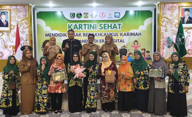 Peringatan Hari Kartini di Balikpapan tahun ini diisi dengan kegiatan edukatif yang menekankan pentingnya peran ibu dalam pengasuhan anak dan menjaga kesehatan keluarga di tengah tantangan era digital.