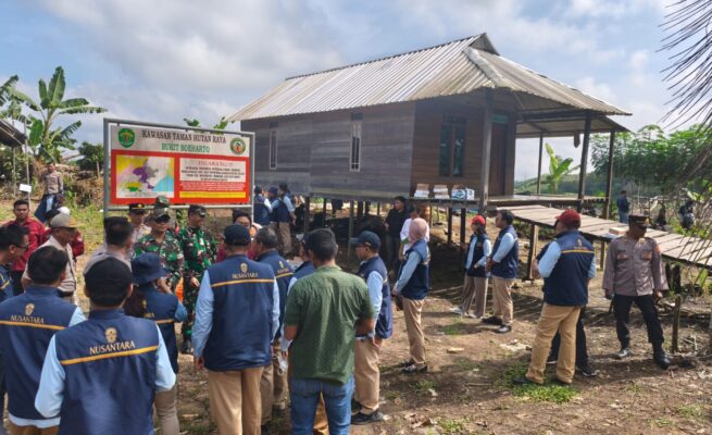 Salah satu kawasan di Tahura Bukit Soeharto yang telah dirambah dibangun bangunan rumah dan lahan perladangan di Desa Batuah, Kabupaten Kukar, Kaltim, Selasa (28/4/2026).