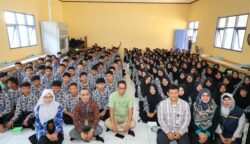 Pembangunan sumber daya manusia di kawasan Ibu Kota Nusantara (IKN) terus digenjot melalui edukasi kesehatan bagi generasi muda. Otorita IKN bersama Dinas Kesehatan dan BKKBN Kalimantan Timur menggelar sosialisasi kesehatan remaja yang menitikberatkan pada pencegahan stunting dan pemahaman kesehatan reproduksi.(dok:ist)