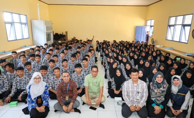 Pembangunan sumber daya manusia di kawasan Ibu Kota Nusantara (IKN) terus digenjot melalui edukasi kesehatan bagi generasi muda. Otorita IKN bersama Dinas Kesehatan dan BKKBN Kalimantan Timur menggelar sosialisasi kesehatan remaja yang menitikberatkan pada pencegahan stunting dan pemahaman kesehatan reproduksi.(dok:ist)