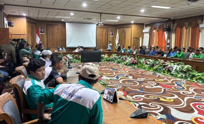 Ratusan pekerja dari berbagai sektor di Kabupaten Kutai Timur menggelar aksi unjuk rasa dalam rangka memperingati Hari Buruh Internasional, Jumat (1/5/2026).