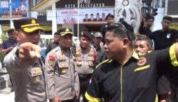 Aksi unjuk rasa yang digelar komunitas sopir truk di kawasan Jalan Jenderal Sudirman, Balikpapan, pada Senin (4/5/2026)