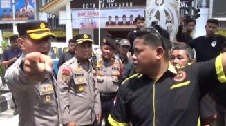 Aksi unjuk rasa yang digelar komunitas sopir truk di kawasan Jalan Jenderal Sudirman, Balikpapan, pada Senin (4/5/2026)