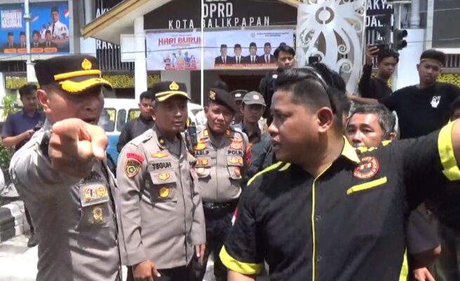 Aksi unjuk rasa yang digelar komunitas sopir truk di kawasan Jalan Jenderal Sudirman, Balikpapan, pada Senin (4/5/2026)