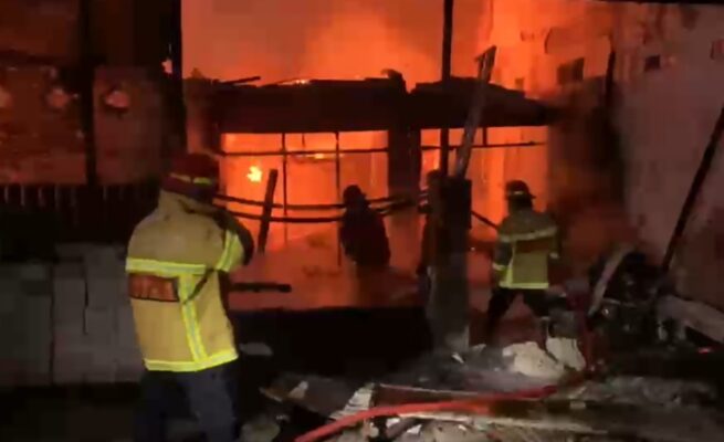 Kebakaran hebat melanda sebuah rumah mewah di Perumahan Bangun Reksa Blok D Nomor 19 RT 17, Kelurahan Graha Indah, Kecamatan Balikpapan Utara, Kalimantan Timur, Senin (11/5/2026) pagi.