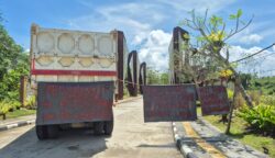 Sejumlah vendor lokal melakukan aksi penutupan akses menuju proyek Bendungan Sepaku-Semoi di kawasan Ibu Kota Nusantara (IKN), Kalimantan Timur.