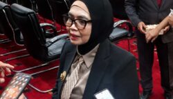 Wali Kota Bontang, Neni Moerniaeni, mengajak masyarakat, khususnya ibu rumah tangga, untuk lebih cerdas dalam memanfaatkan media sosial di tengah pesatnya perkembangan teknologi digital. (dok: tekape)