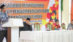 Staf Ahli Bidang Pemerintahan dan Hukum, Anwar Sadat. (dok: tekape)