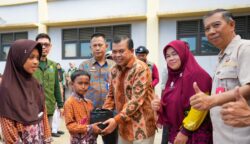 Wakil Wali Kota Bontang Agus Haris menghadiri peluncuran program Smartani Goes To School yang digelar di SDN 009 Bontang Utara, Kelurahan Loktuan, Kamis (7/5/2026).
