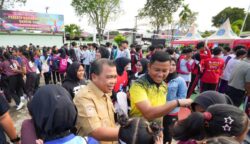Wakil Wali Kota Bontang Agus Haris membuka secara resmi Turnamen Bola Voli dan Bola Basket Antar Club “Dandim Cup 2026” yang digelar di Lapangan Makodim 0908/Bontang, Selasa (5/5/2026) sore.
