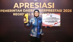 Pemerintah Kota Bontang kembali mencatatkan prestasi membanggakan di tingkat nasional dengan meraih penghargaan Terbaik I kategori kota dalam ajang Apresiasi Pemerintah Daerah Berprestasi 2026 Regional Kalimantan. Penghargaan tersebut diserahkan di Hotel Platinum Balikpapan, Selasa (5/5/2026).