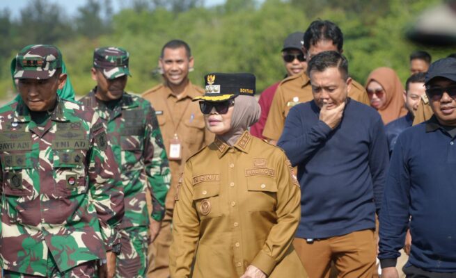 Aksi penanaman mangrove dan pembersihan kawasan pesisir digelar di Taman Wisata Mangrove Berbas Pantai, Senin (4/5/2026).