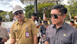 Ketua DPRD Bontang, Andi Faizal Sofyan Hasdam (kanan) didampingi Kabid Tata Ruang dan Tata Bangunan Dinas PUPR, Robbysai Manassa Mallisa.(dok: tekape)