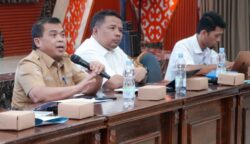 Evaluasi tersebut dilakukan melalui Rapat Koordinasi (Rakor) Pelaksanaan dan Evaluasi Program MBG yang berlangsung di Auditorium 3 Dimensi, Selasa (11/8/2026) pagi.