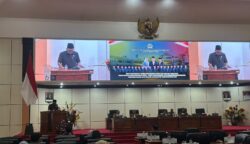 Sumardi menyampaikan Pandangan Fraksi Amanat Demokrasi Bergelora (dok:tekape)