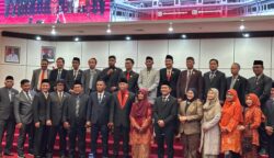Foto bersama Anggota DPRD Bontang dengan PAW Anggota DPRD Bontang yang baru, Sudiyo (dok:tekape)