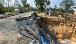 Badan jalan Soekarno Hatta yang alami kerusakan (dok:tekape)